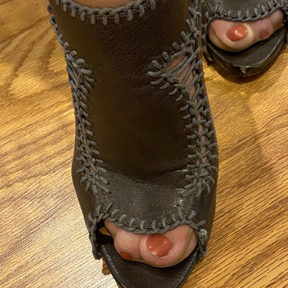 Nine W. vintage America 8 1/2 sandals.